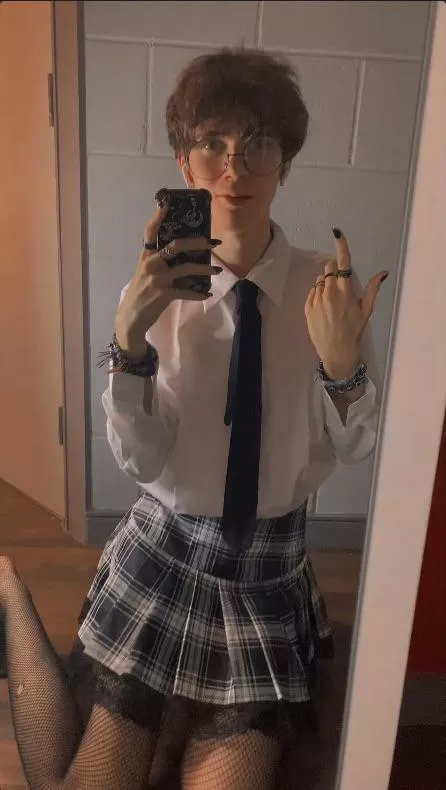 Ah my face looks goofy in this, wanted to show the fit! :)