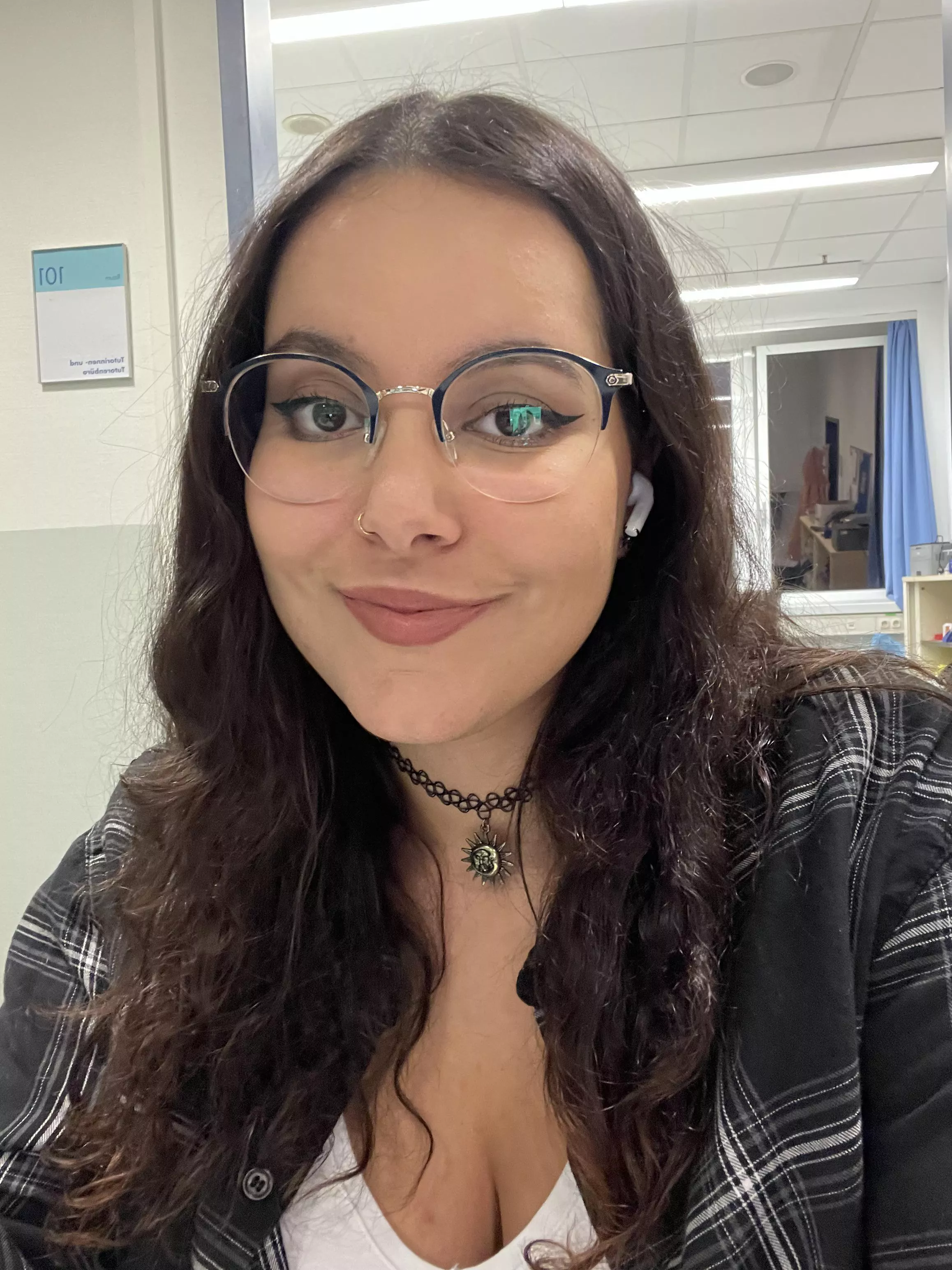 another cute pic from me at work in the library ☺️