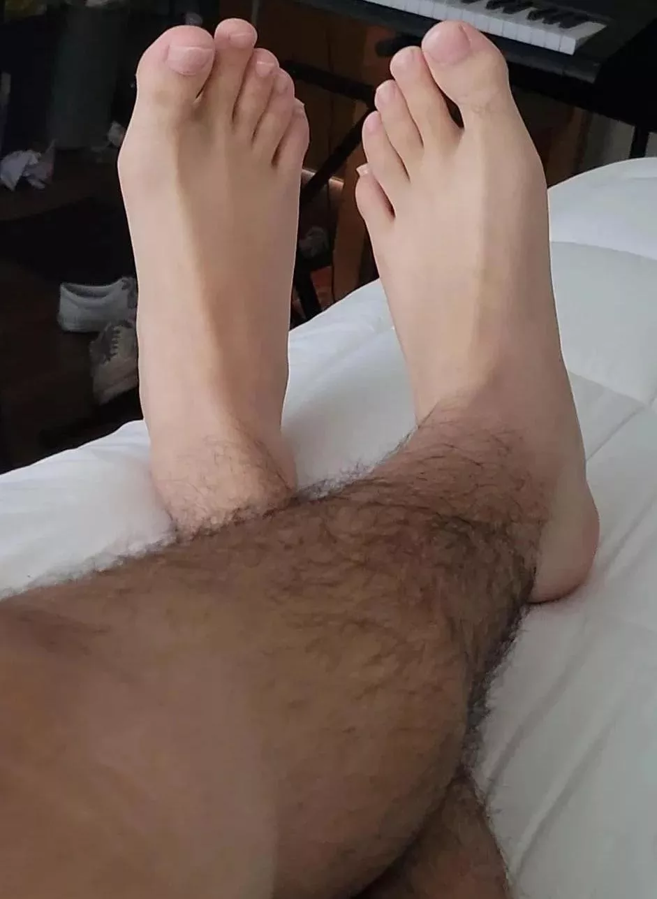 anyone in DFW want to worship size 13 feet either today or tomorrow night?
