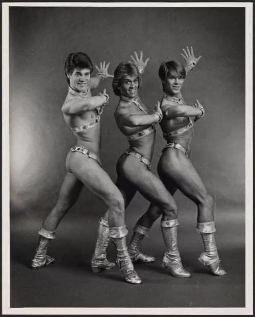 Anyone know the name of these gay dancers? They’re very hot and so incredibly Gay. Really love this pic 😍🥵