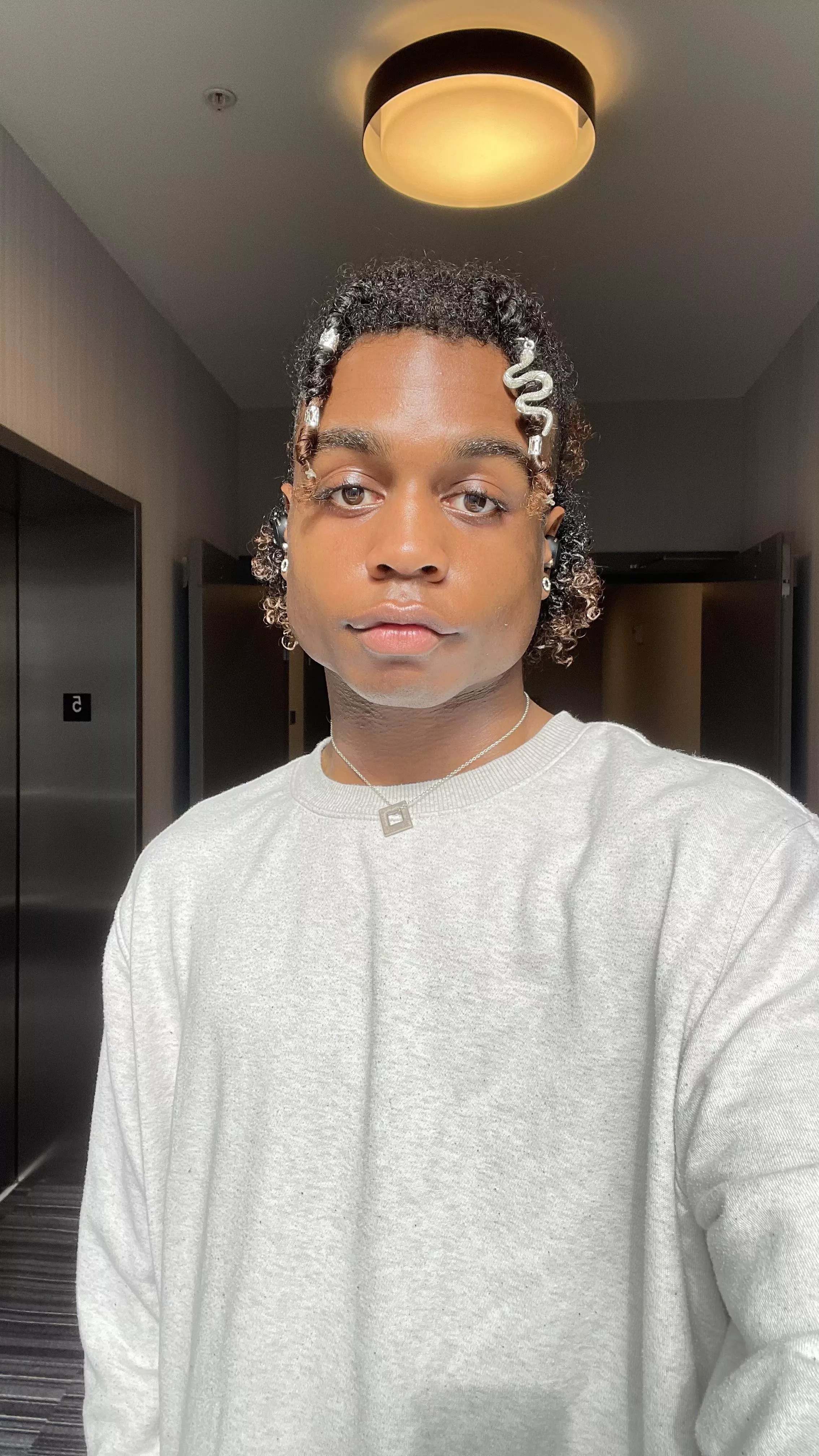 Anyone wanna play OW later? Solo queue is getting— toxic. 😹