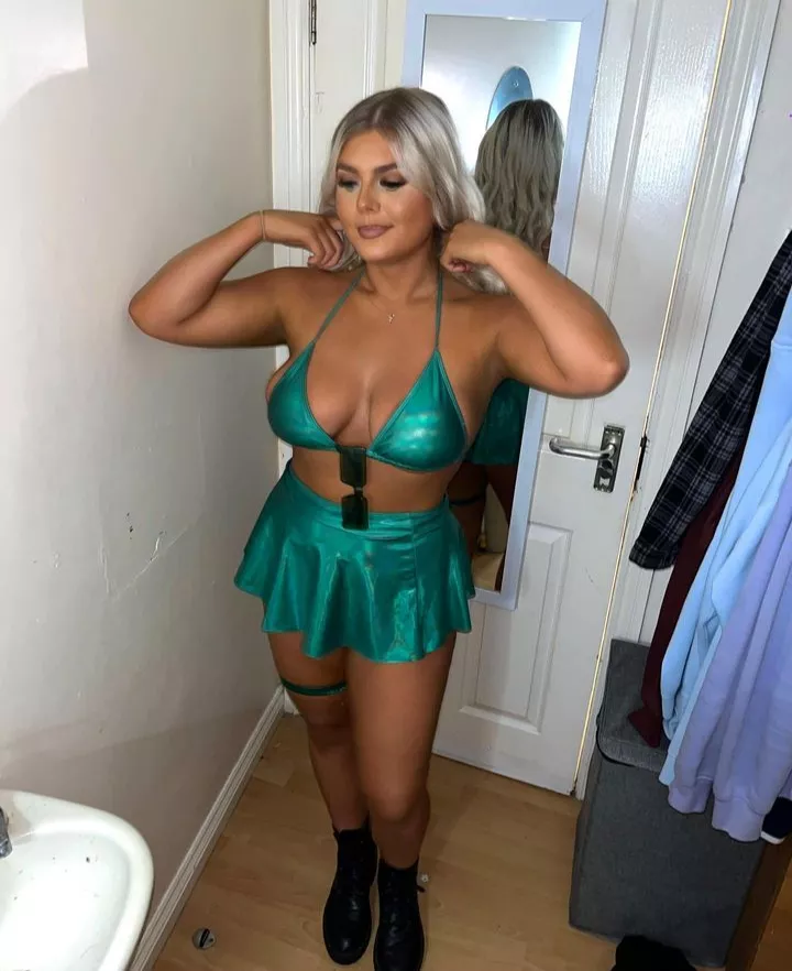 Blanaid loves showing off her body