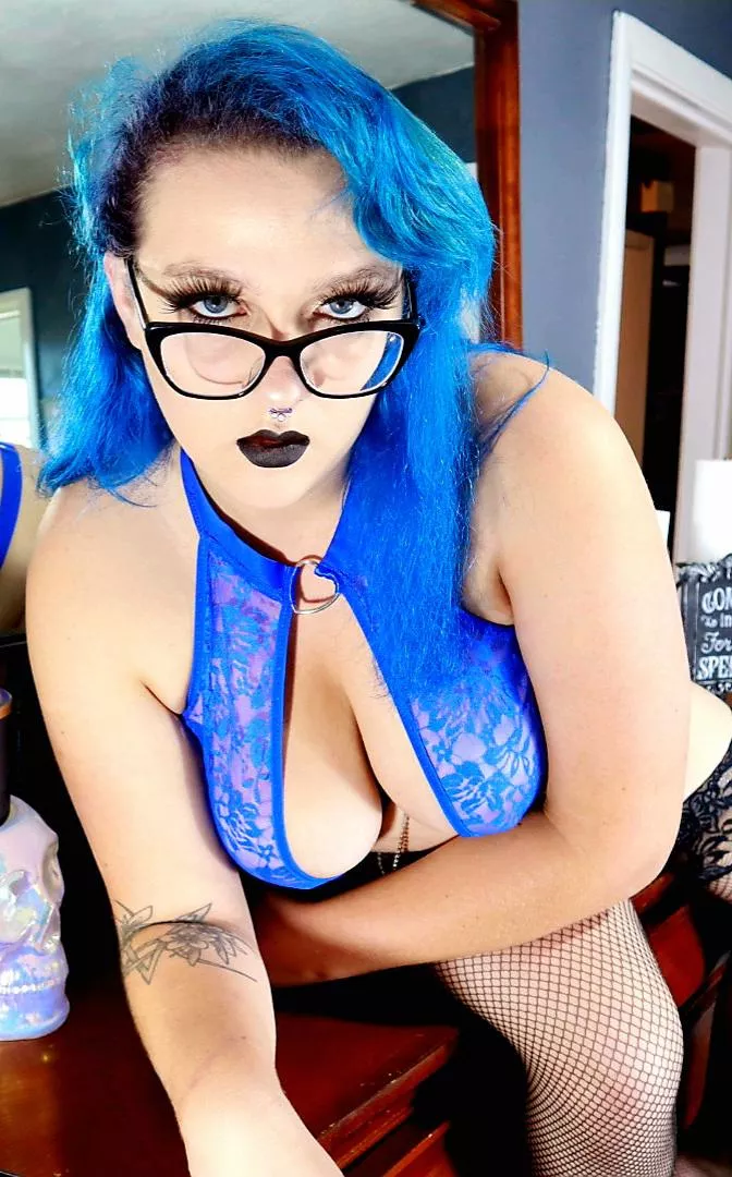 bliss, bitch and witch is what I'm made of 😈 let me cast a spell on you 🖤💙🥵👄