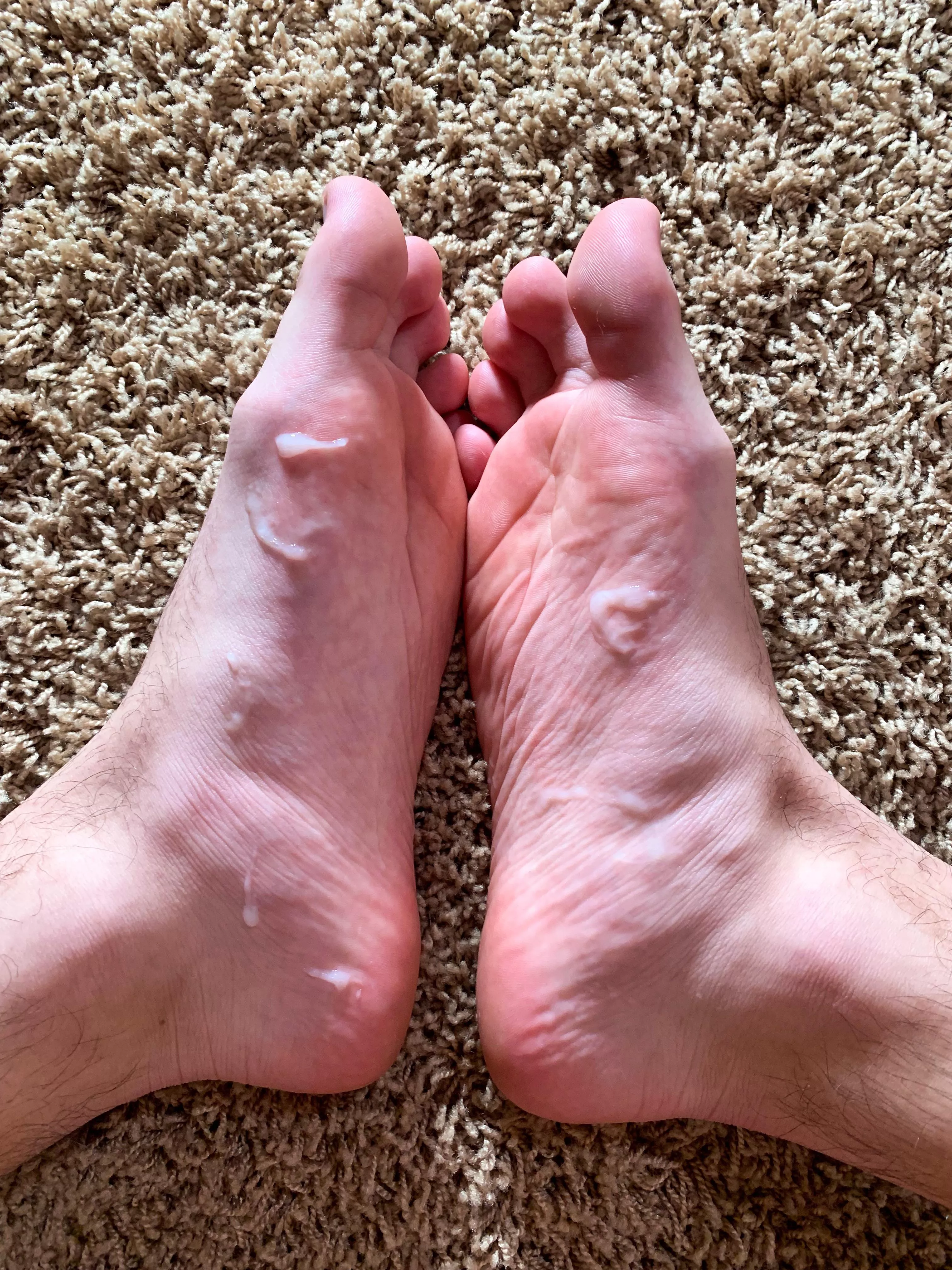 busted a load on my feet who wants to lick it off? 🦶🏼💦