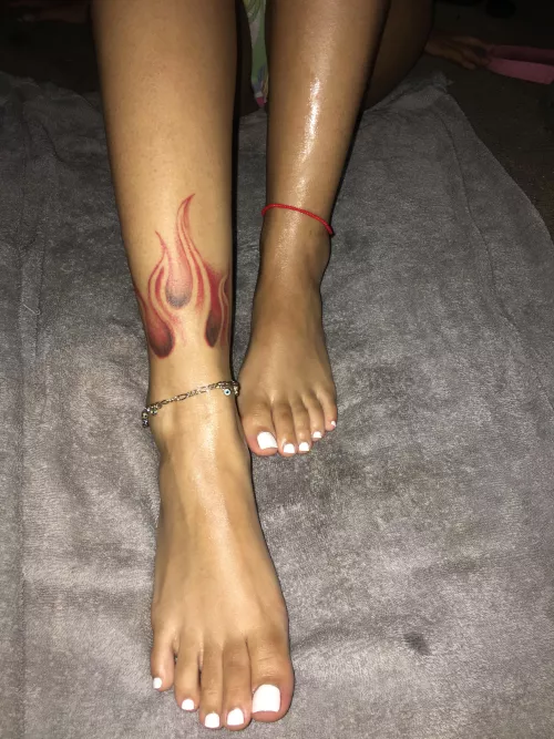 Cum over and play with my feet 🥵💦