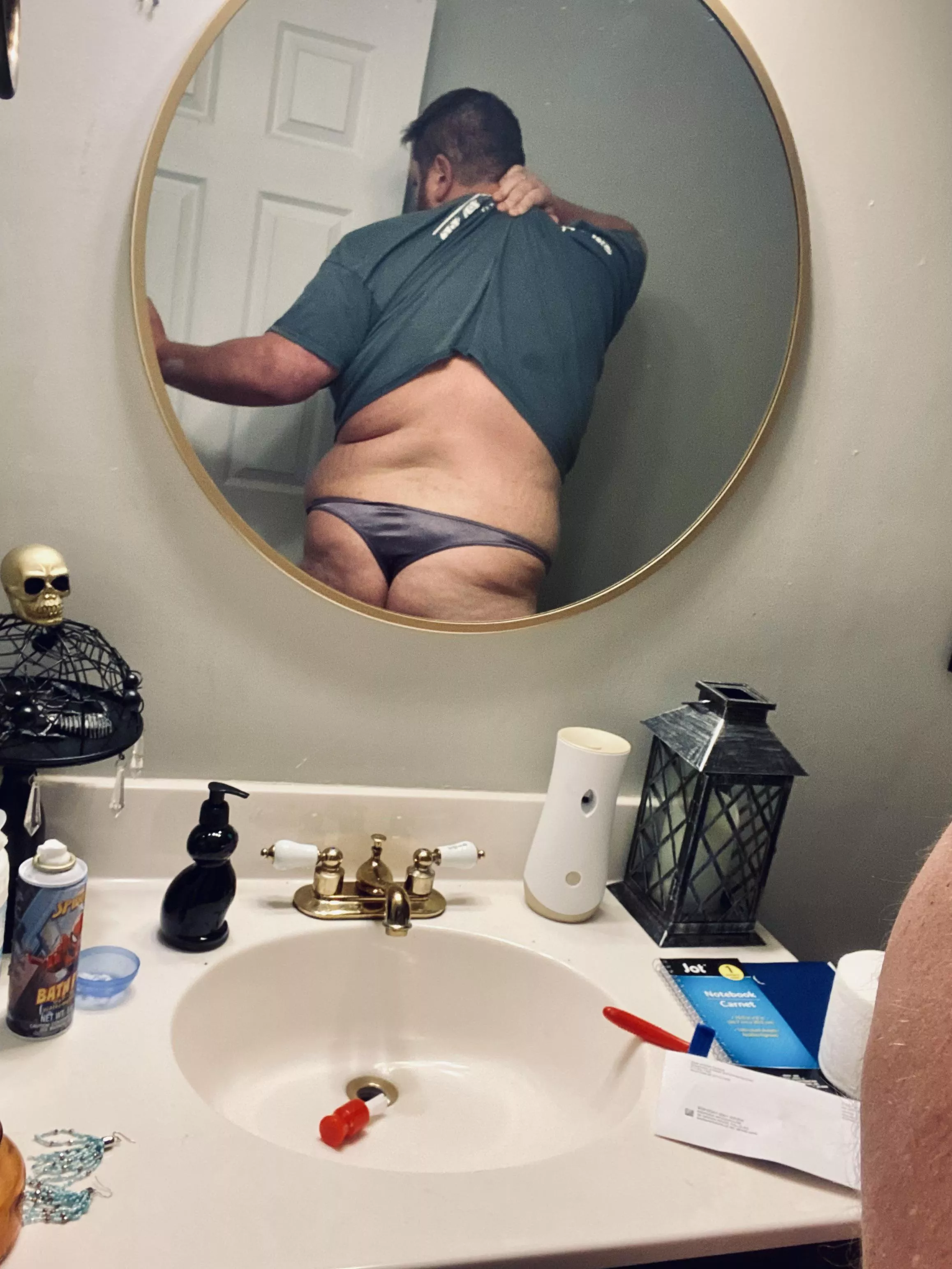 Decided to go purple today and it’s fucking turning me on! Need help with chubby up front!