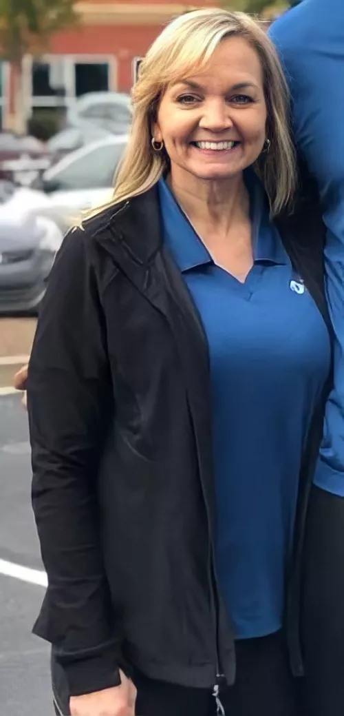 DM if you want to chat and jerk off to my mom