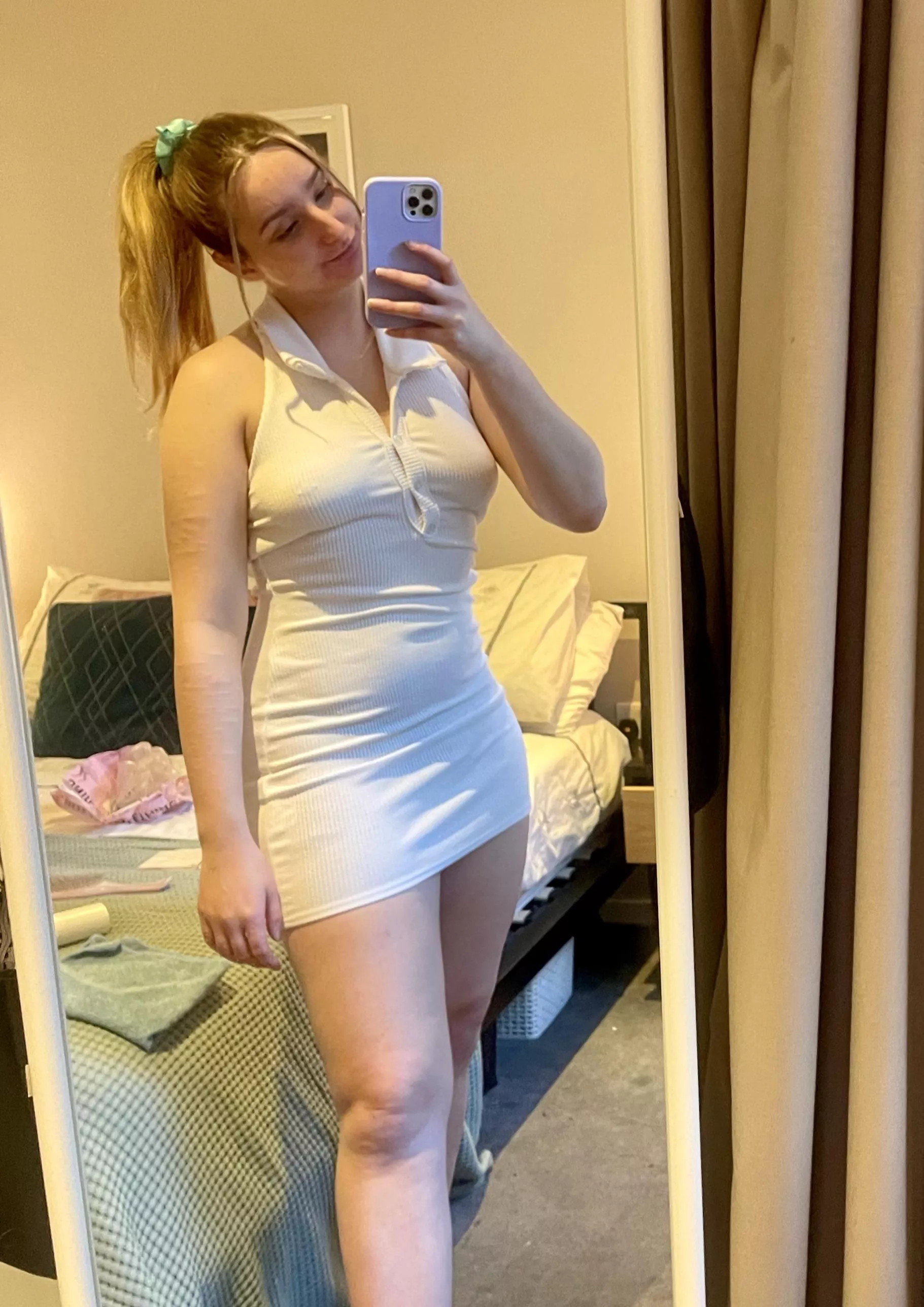 Do you like my tennis outfit? (f)