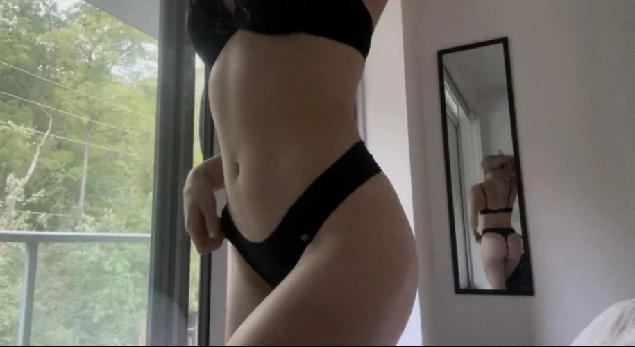 Enjoy both the front and the back view with this mirror play 😇