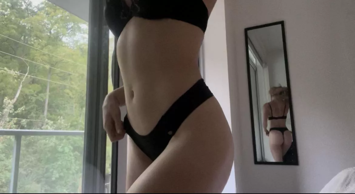 Enjoy both the front and the back view with this mirror play 😇