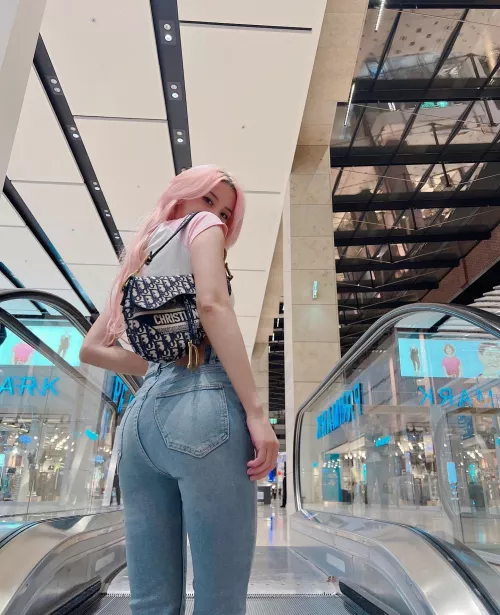 Escalator Look Back