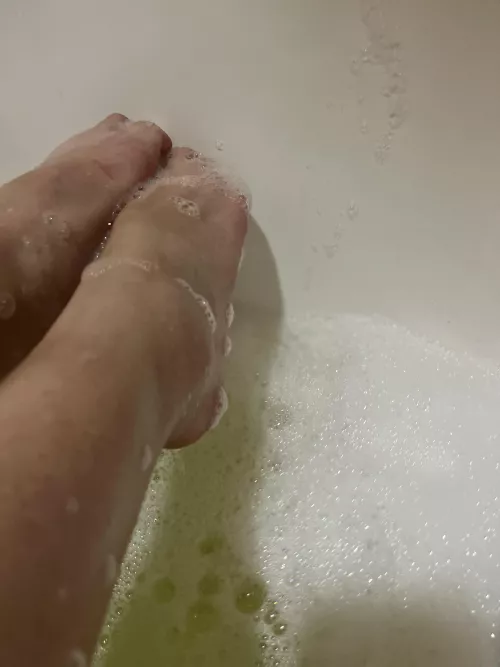 Feetsies in the bath