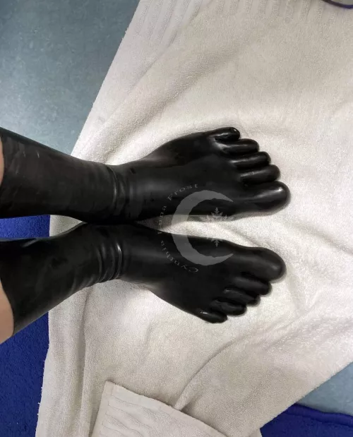 First time trying toe socks… I love them! 😋 (OC)