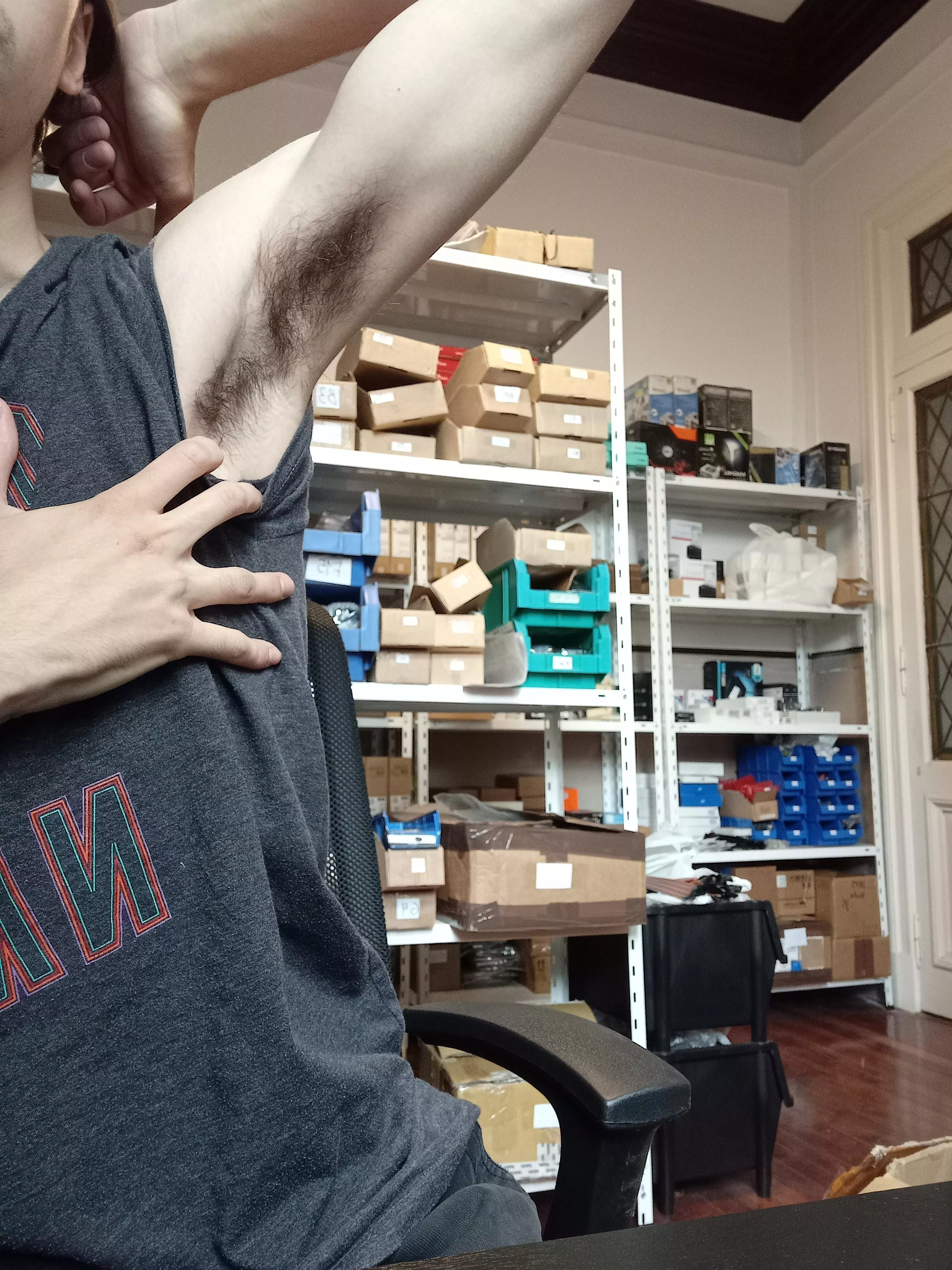 good morning👅! bored at work