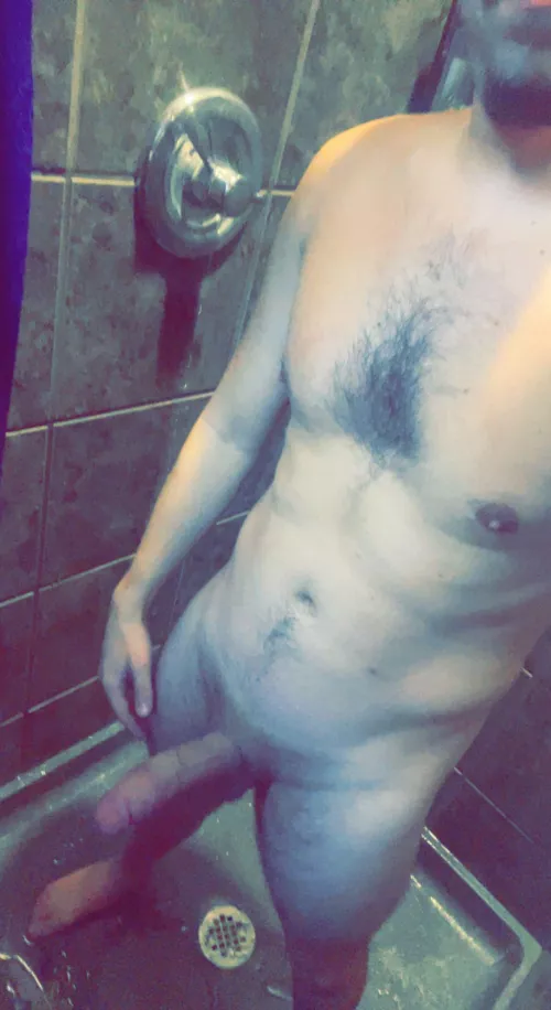 Gotta love a good gym shower pic 😈