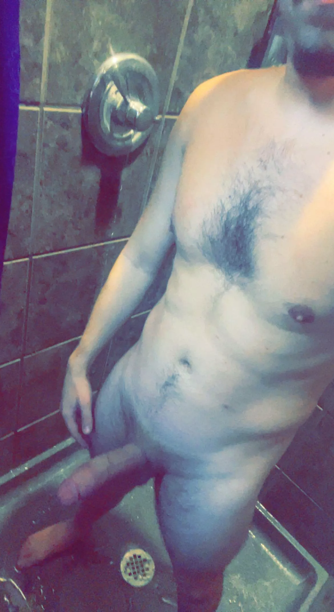 Gotta love a good gym shower pic 😈