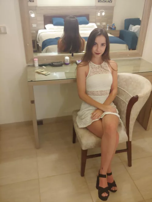 Hey, do you think I'm pretty? Please be honest.