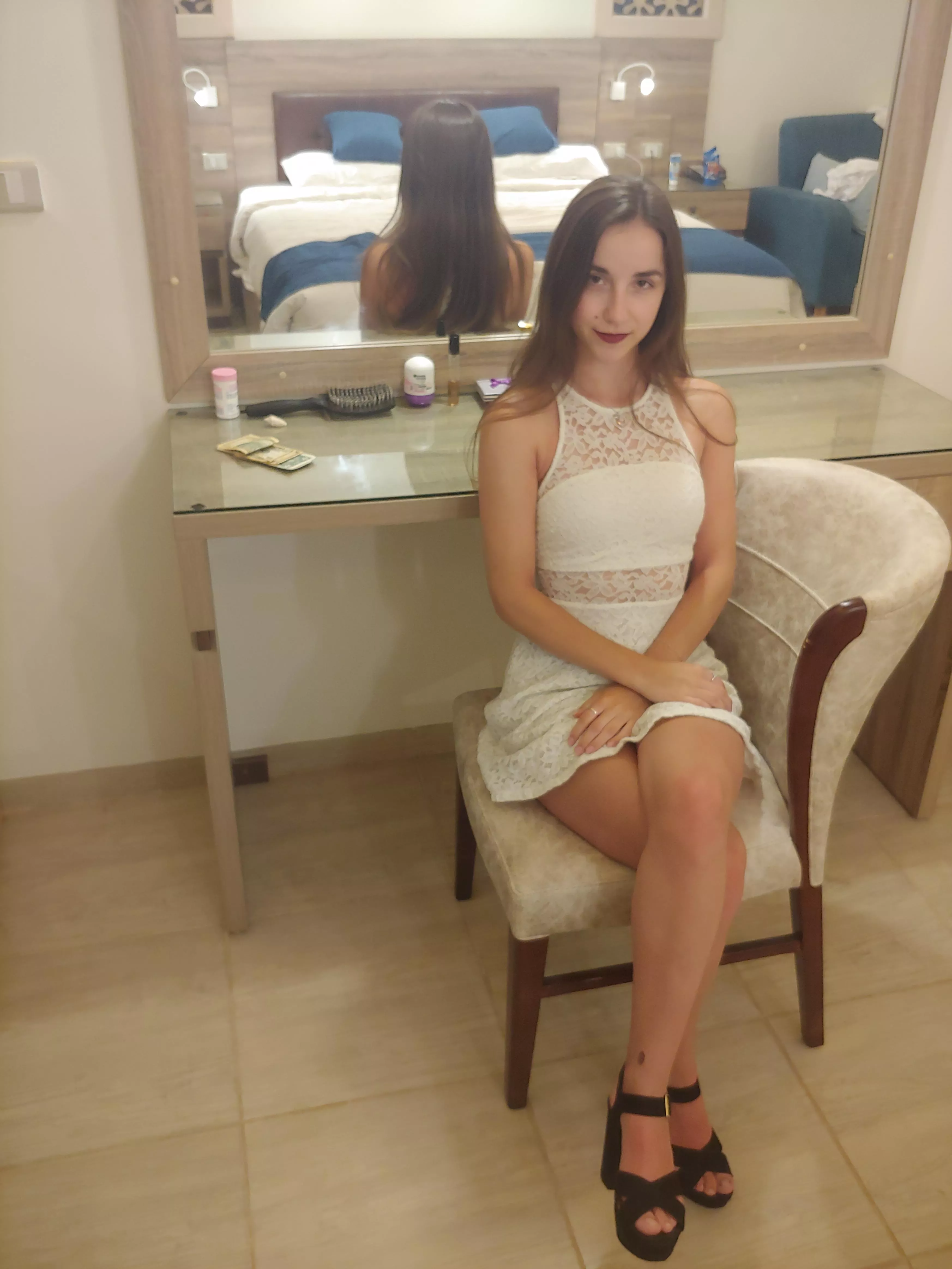 Hey, do you think I'm pretty? Please be honest.