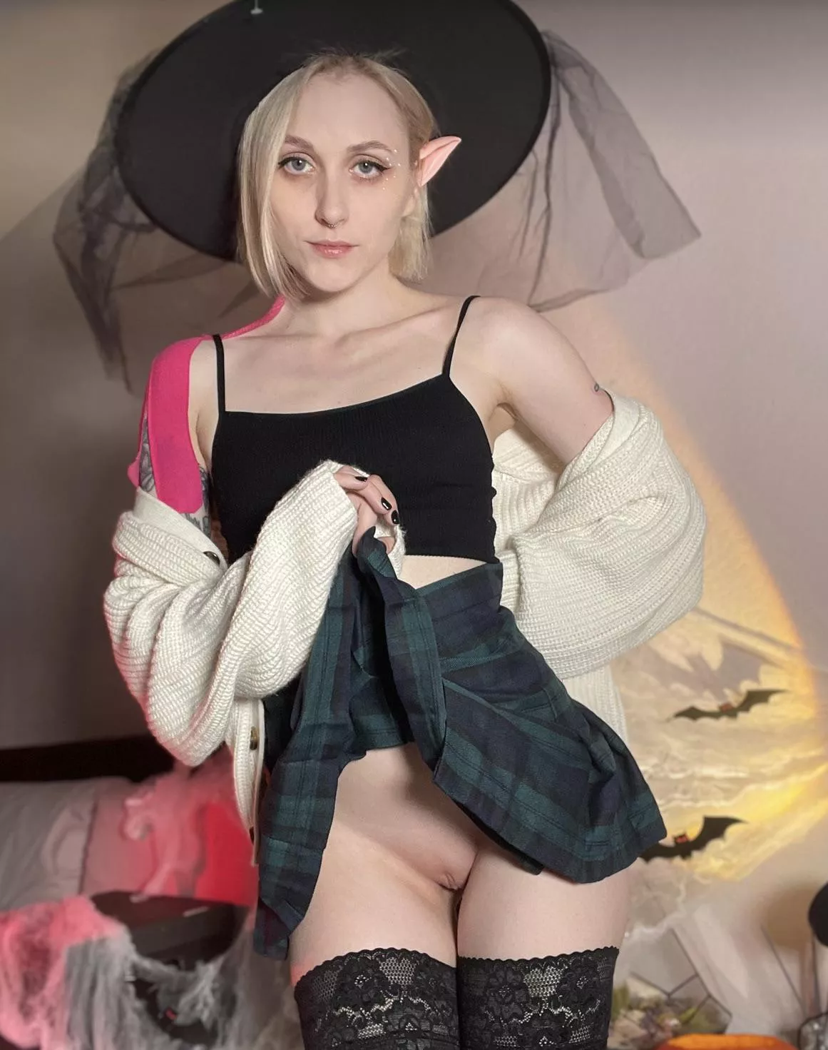 I don't wear panties under my skirt for a comfortable fuck