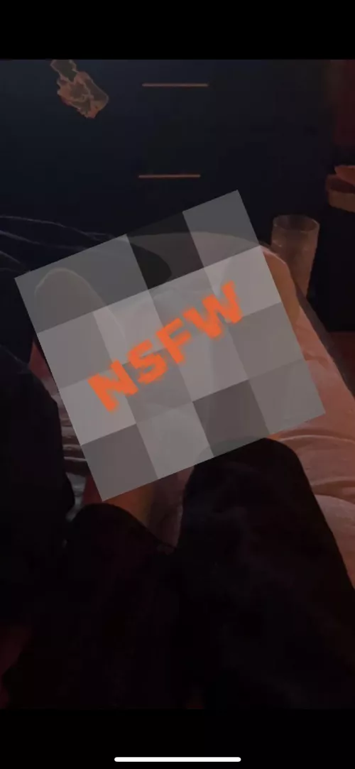 I love my smelly feet come worship my DM’s are open all day!•