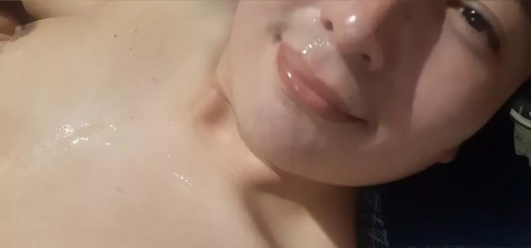 I love that feeling of shooting a load onto myself. that feeling of warmth 🥵