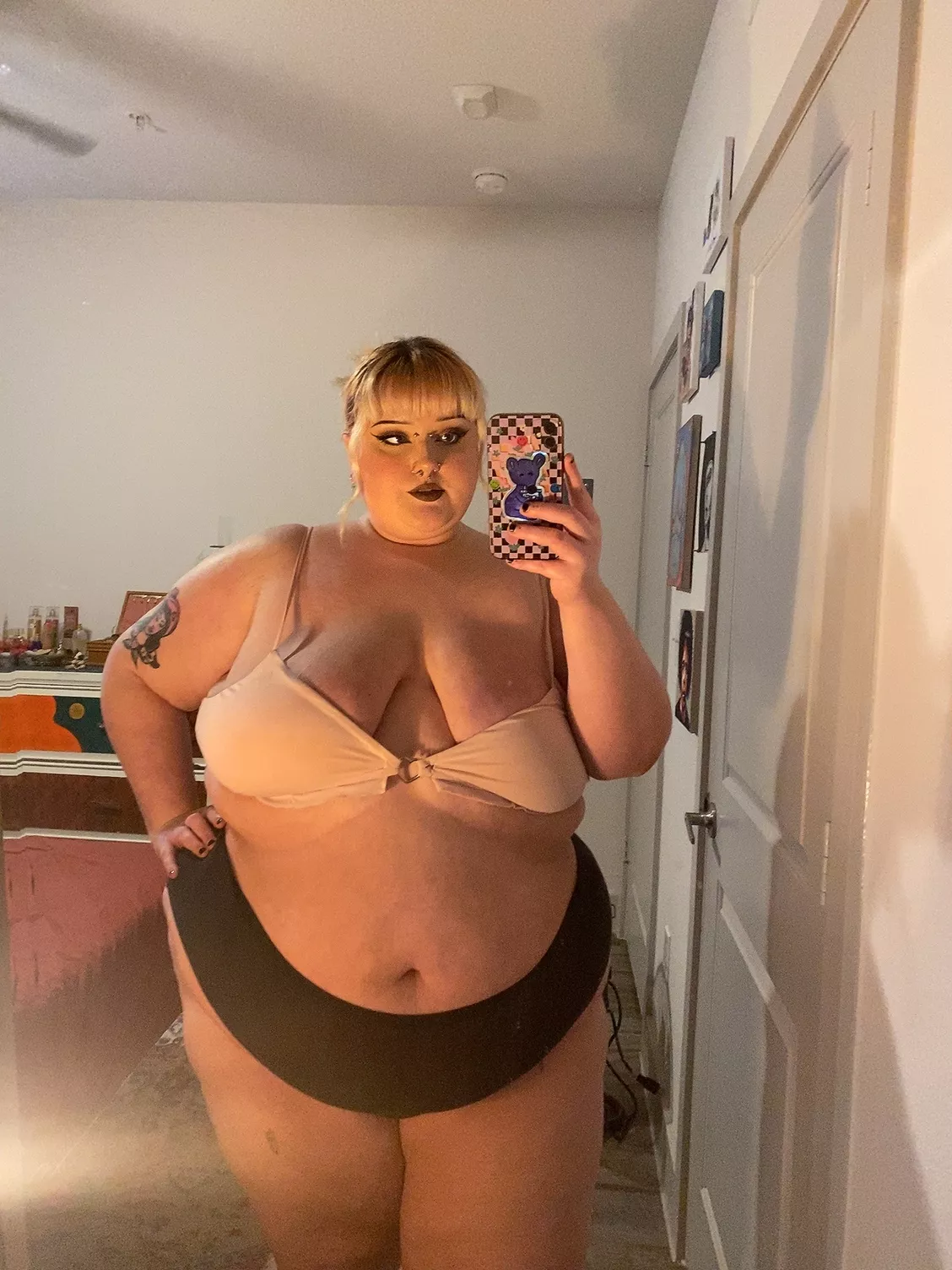 i wish i was sitting on your face rn 😩