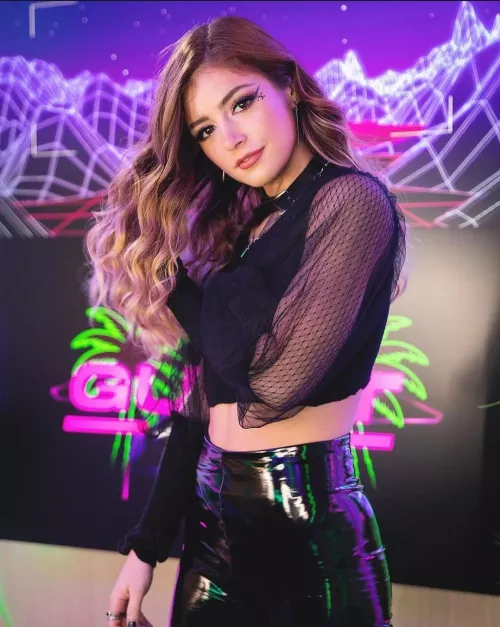 I'm drunk and horny, I'd love for a bud to play as Chrissy Costanza, Ariana Grande or Jordyn Jones and drain me