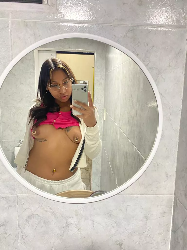 im in love by showing my body