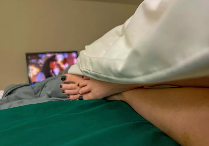 It’s a cozy Friday and my toes are ready for attention 🥰