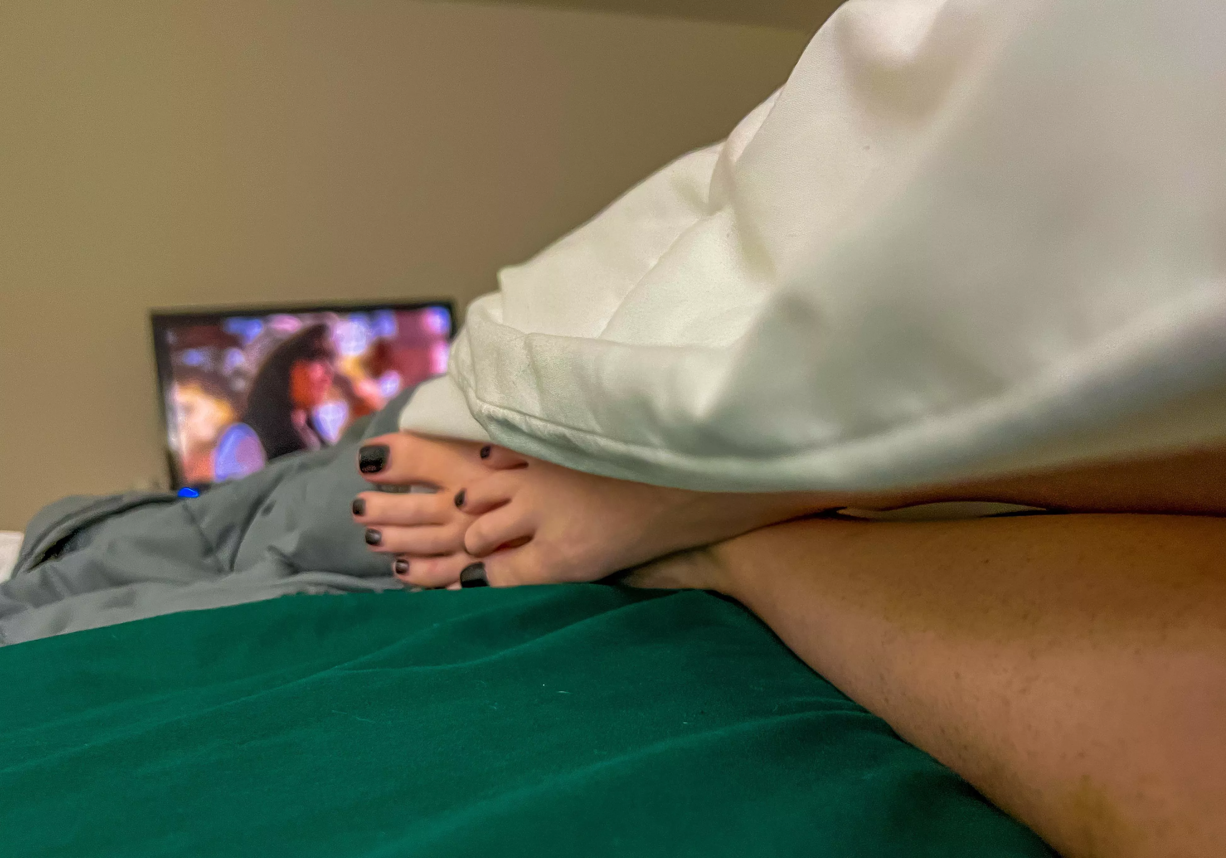 It’s a cozy Friday and my toes are ready for attention 🥰