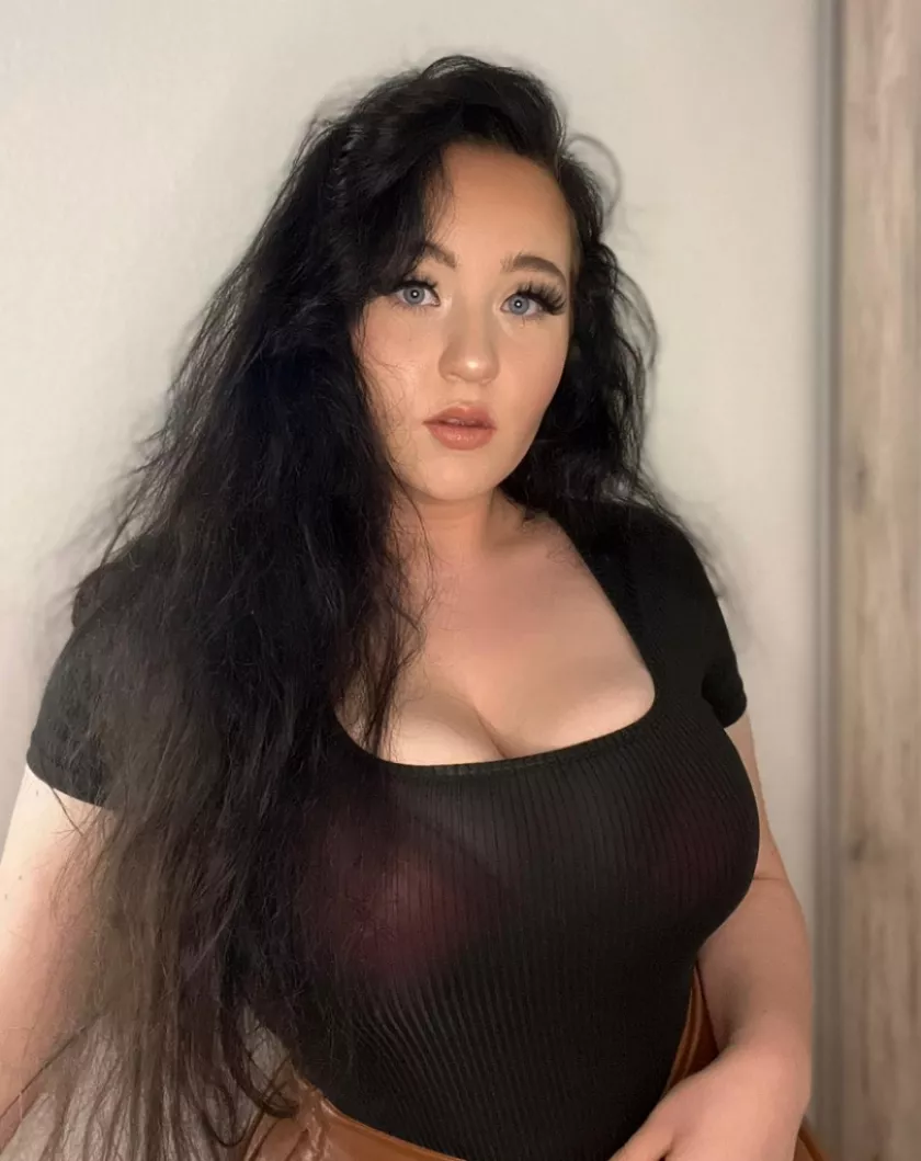 It’s your fav curvy teen again 🤫💕