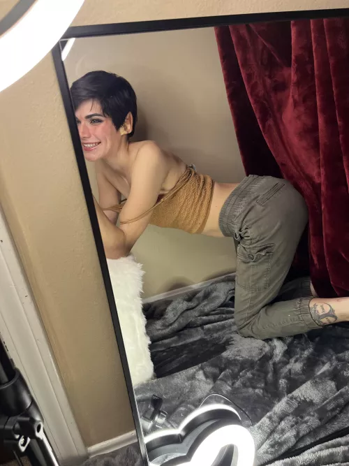 little round elf booty🫠