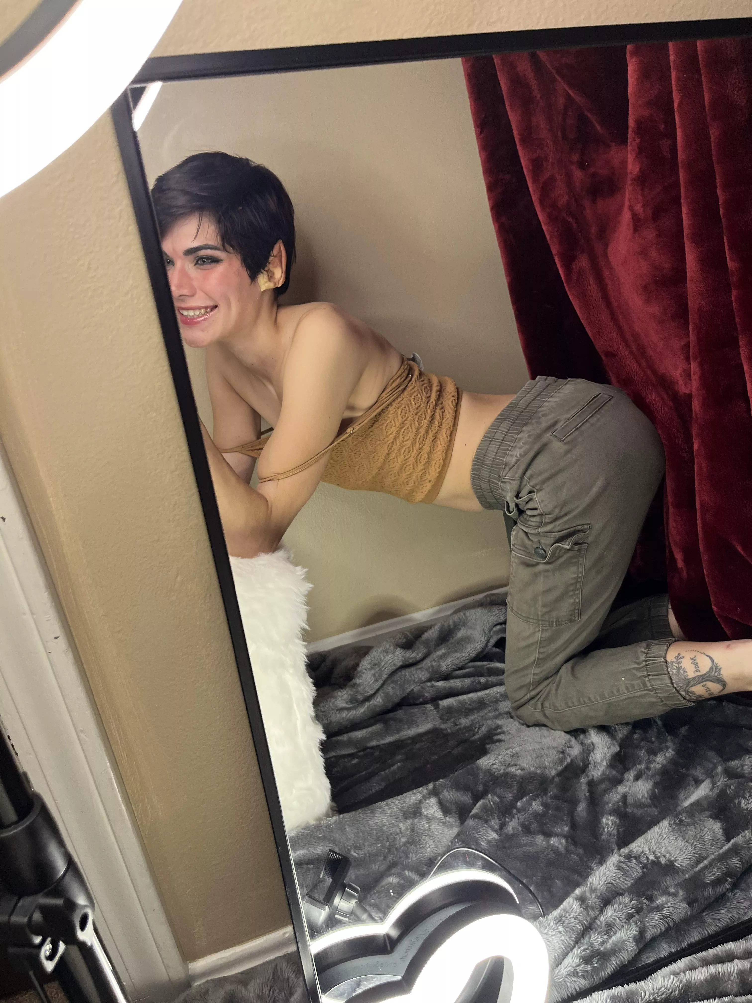 little round elf booty🫠