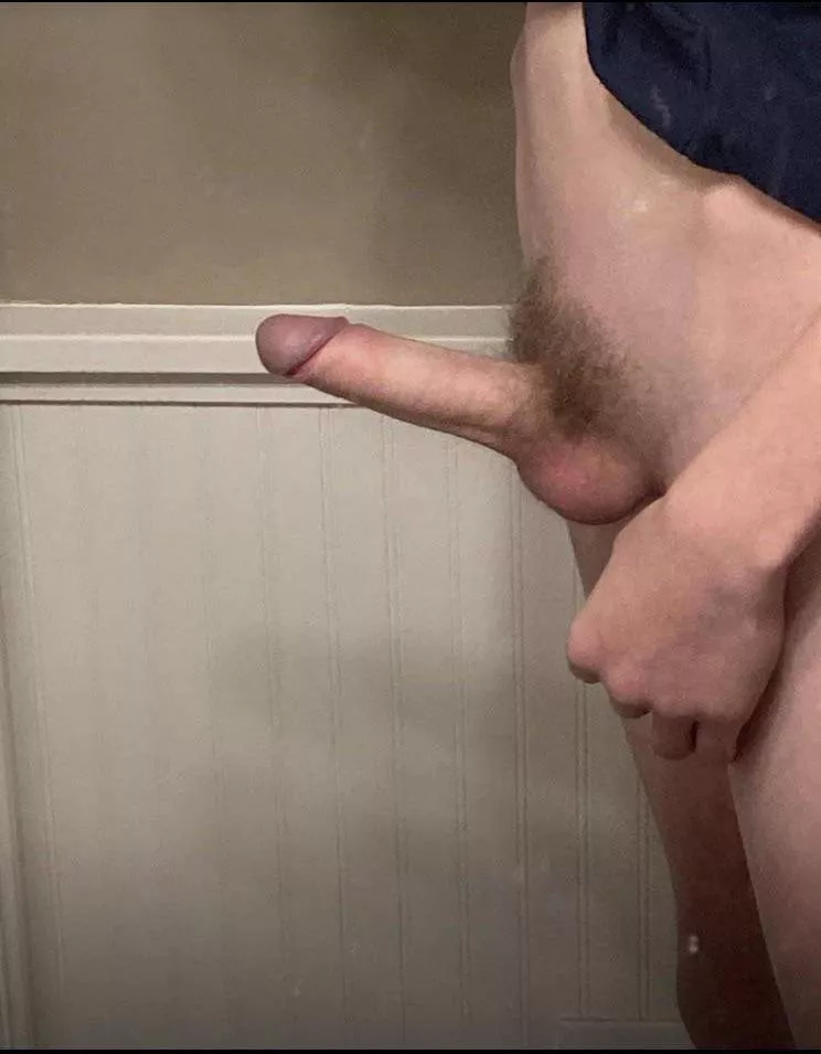 M(24) comparing to everyone! Message or comment to compare, loser has to show their wife or gf the winners cock. My gf loves to compare mine to others!