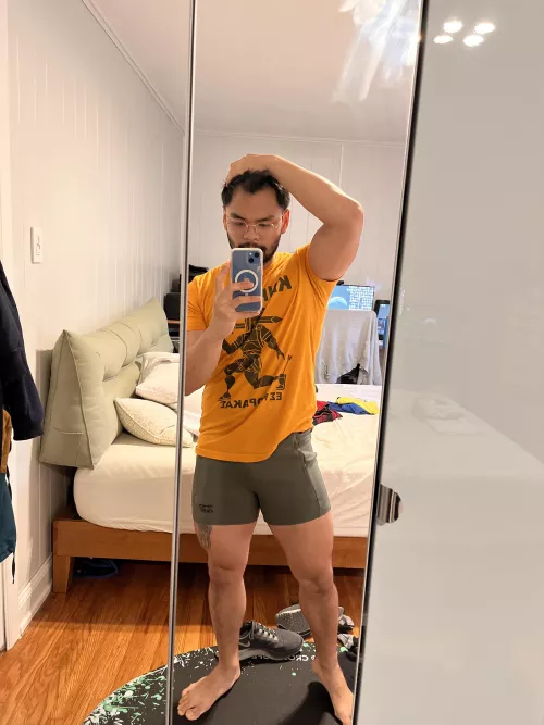 New shorts arrived. Thought my legs looked great 😁