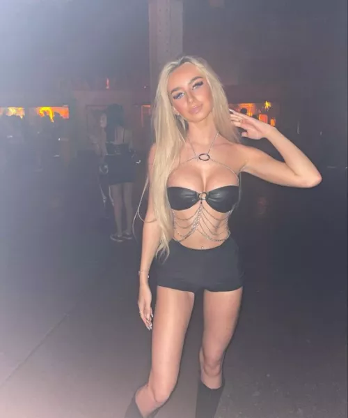 Party slut Brooke