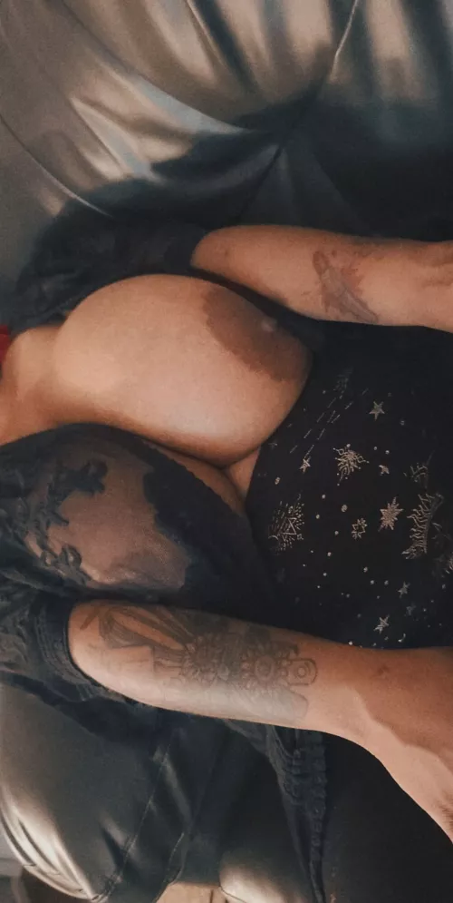 Peek a Boooo 😍🖤