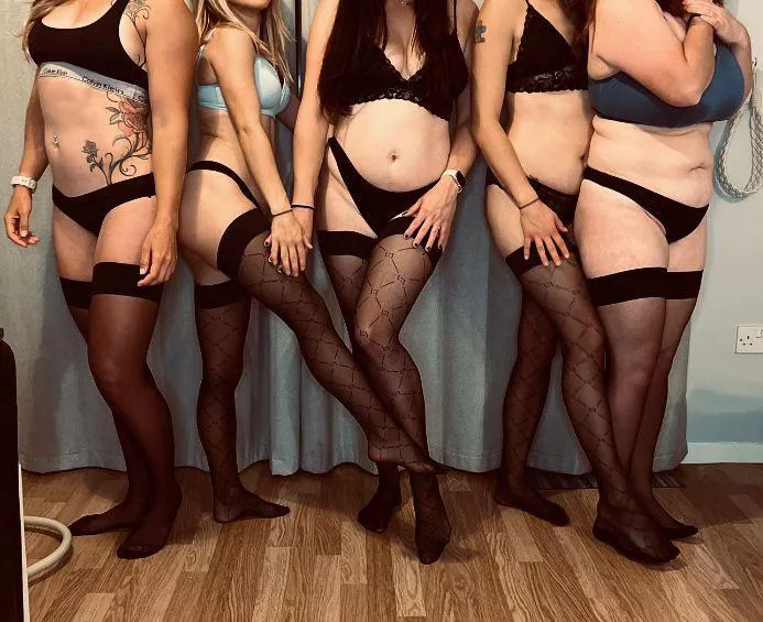 [selling] 5 girls, much to offer! Panties, socks, custom videos/ photos, pussy pops, sexting and more… see comments for more info 🔥