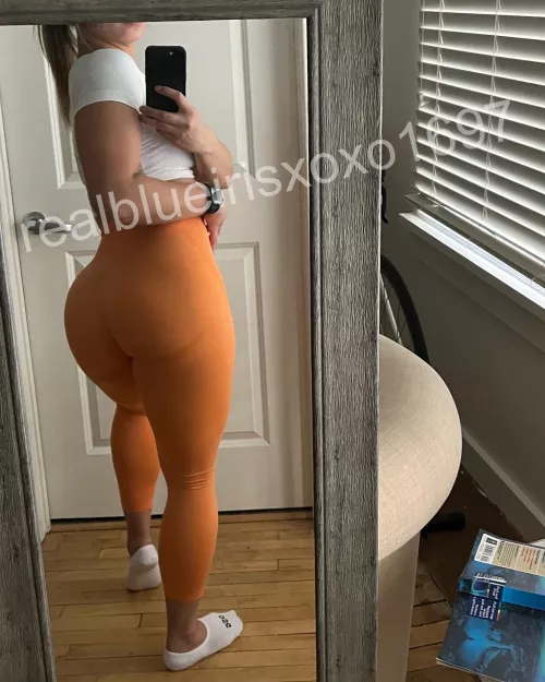 [SELLING] 💖 Like Asian girls? [22F] 💖 Worn panties, femdom, digital content, cam, ass worship. I verify too! 💰 DM ON HERE or KIK: realblueirisxoxo1697