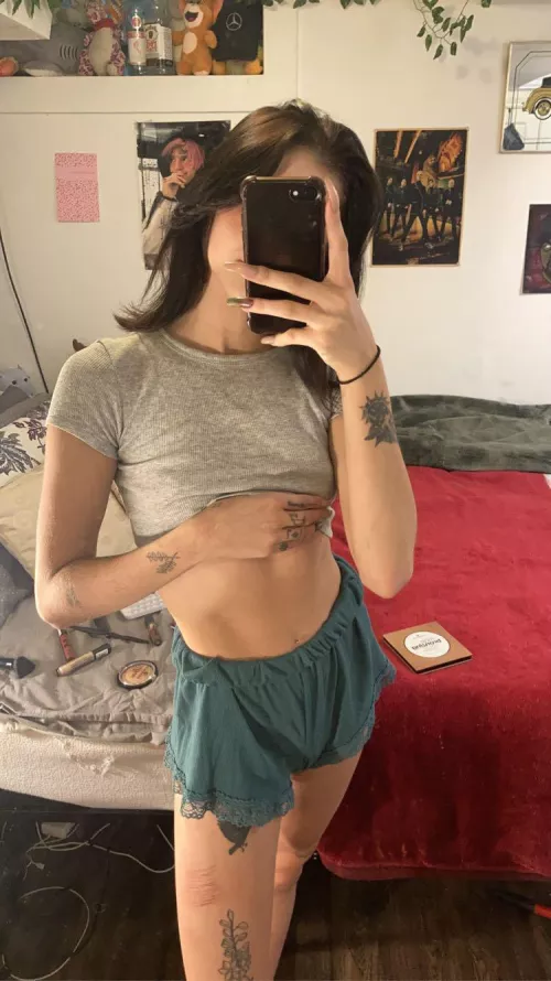 text me on onlyfans i’m only 18 😉