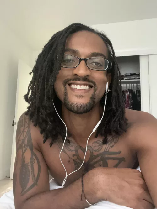 The music had me feeling cute 👋🏾🤓