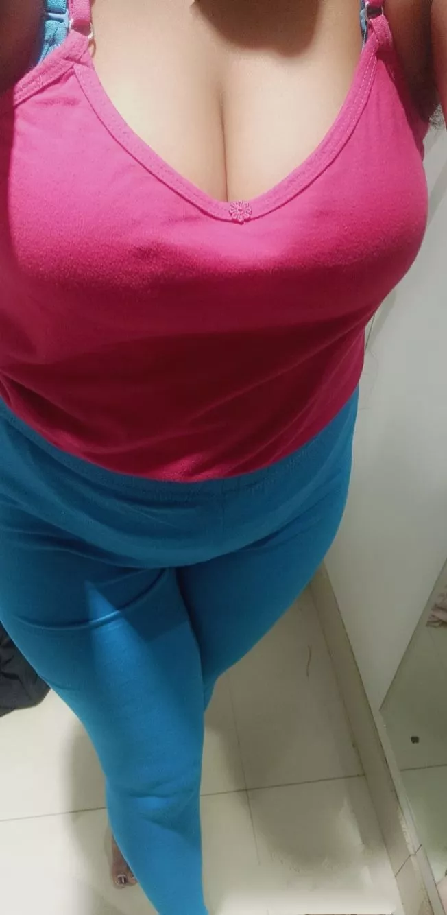 Trial room (f)un 🤭 Wish someone was there to undress me