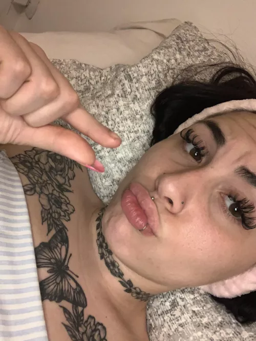 UpV if your shrimp 🦐 is 5 inches or less 😄. Don't forget to comment your size below and come for some humiliation.