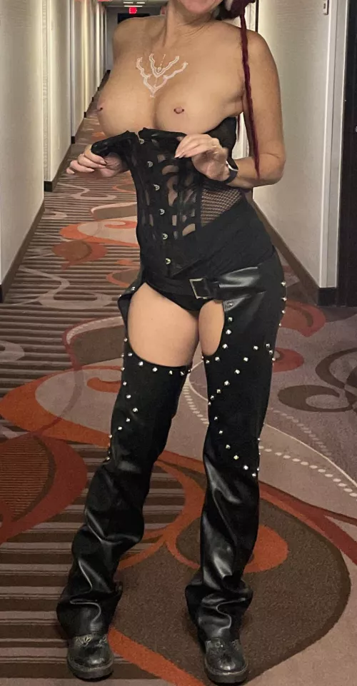 Vegas Halloween!! Wanna find a place to dance with me?