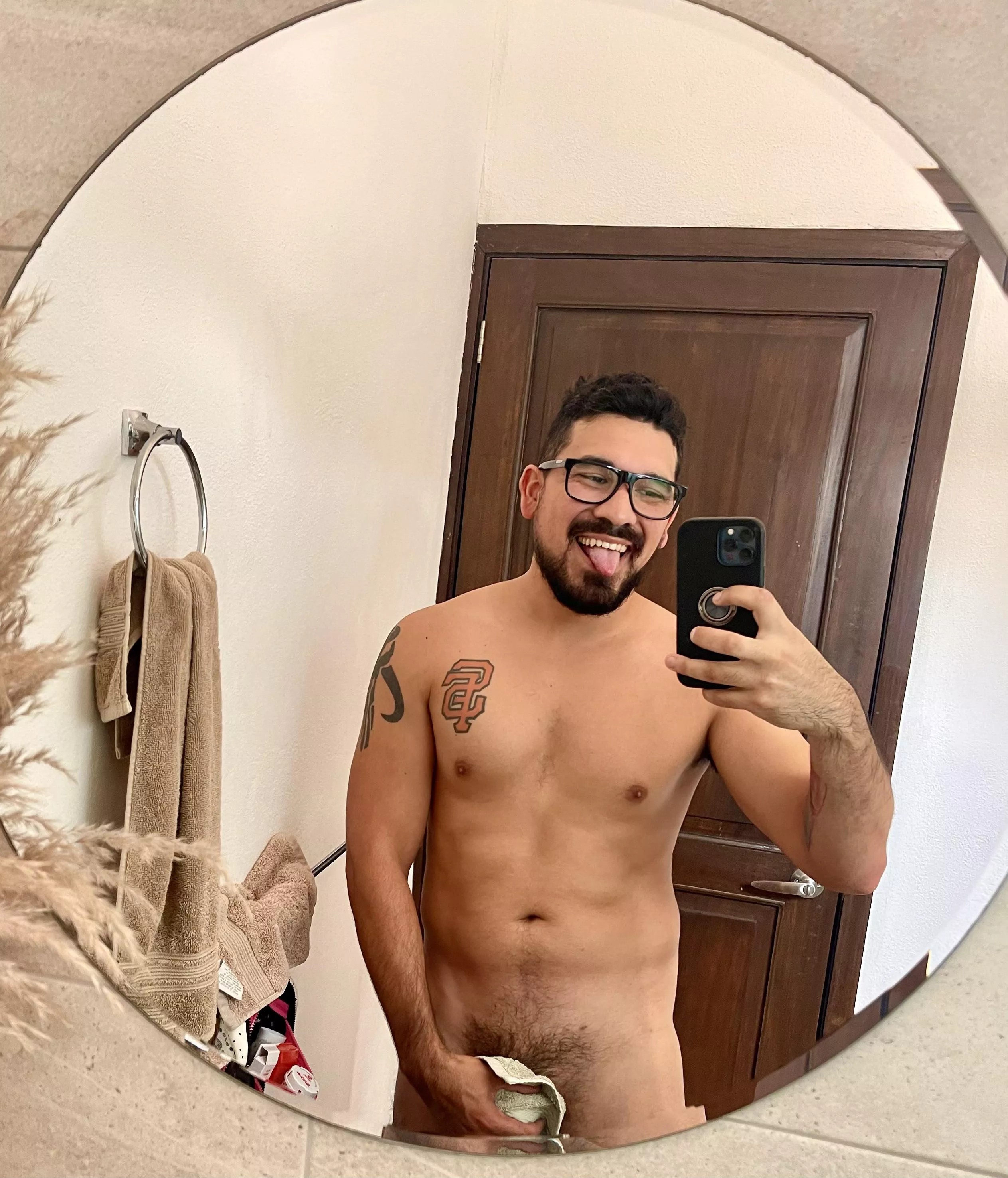 Who doesn’t love a good selfie?