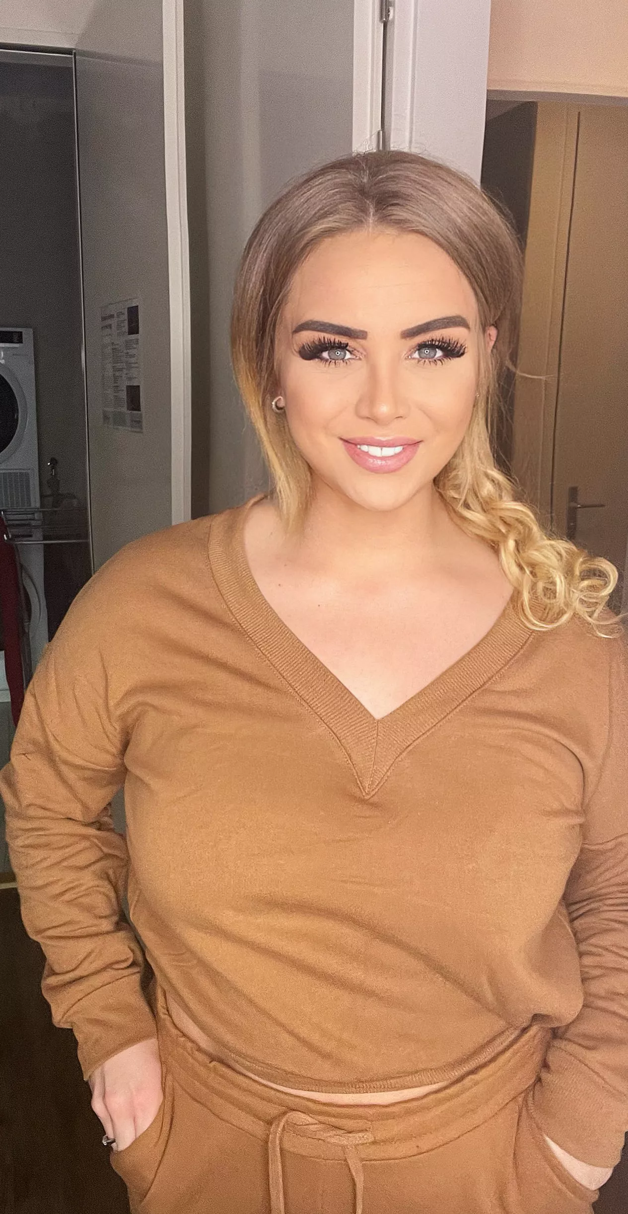 Who wants naughty babe here?💦😈