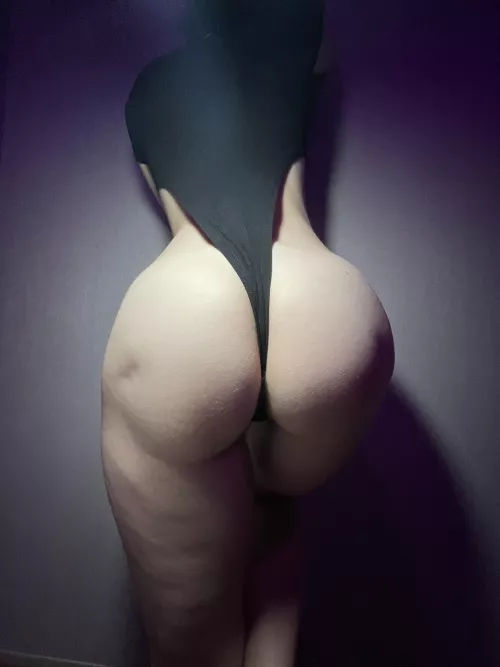 Who wants to spitroast a married PAWG?