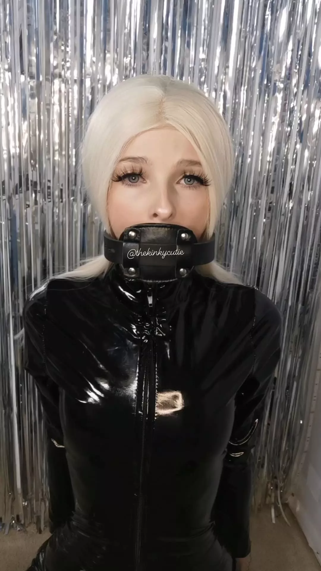 working on taking my penis gag deeper 🖤