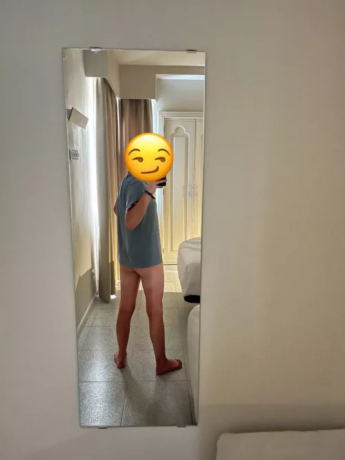 Worship my feet, then eat me out