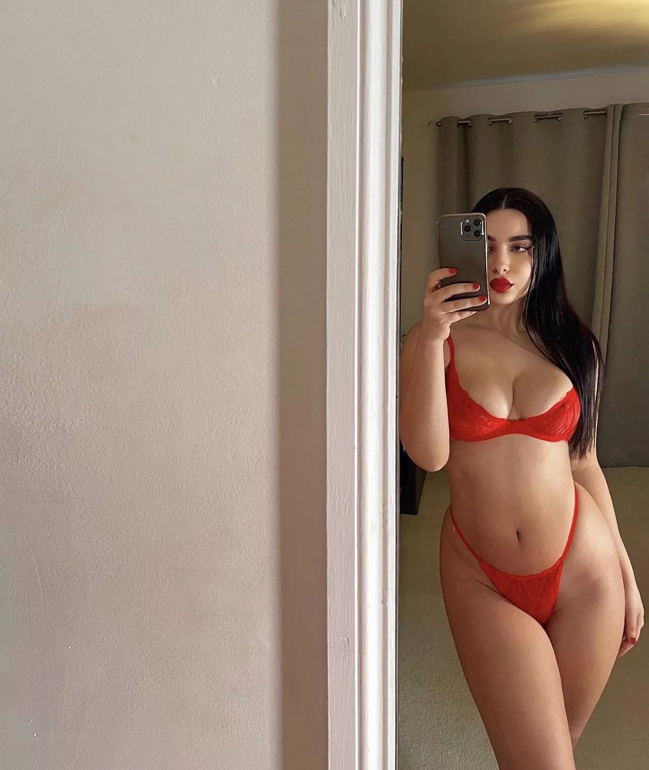 Would you fuck my hourglass body